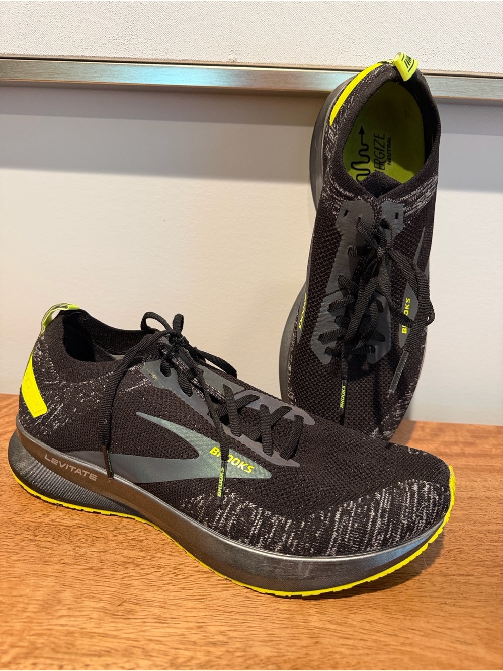 Men’s Brooks Levitate Black/ Neon Green Running Shoes- Size 11